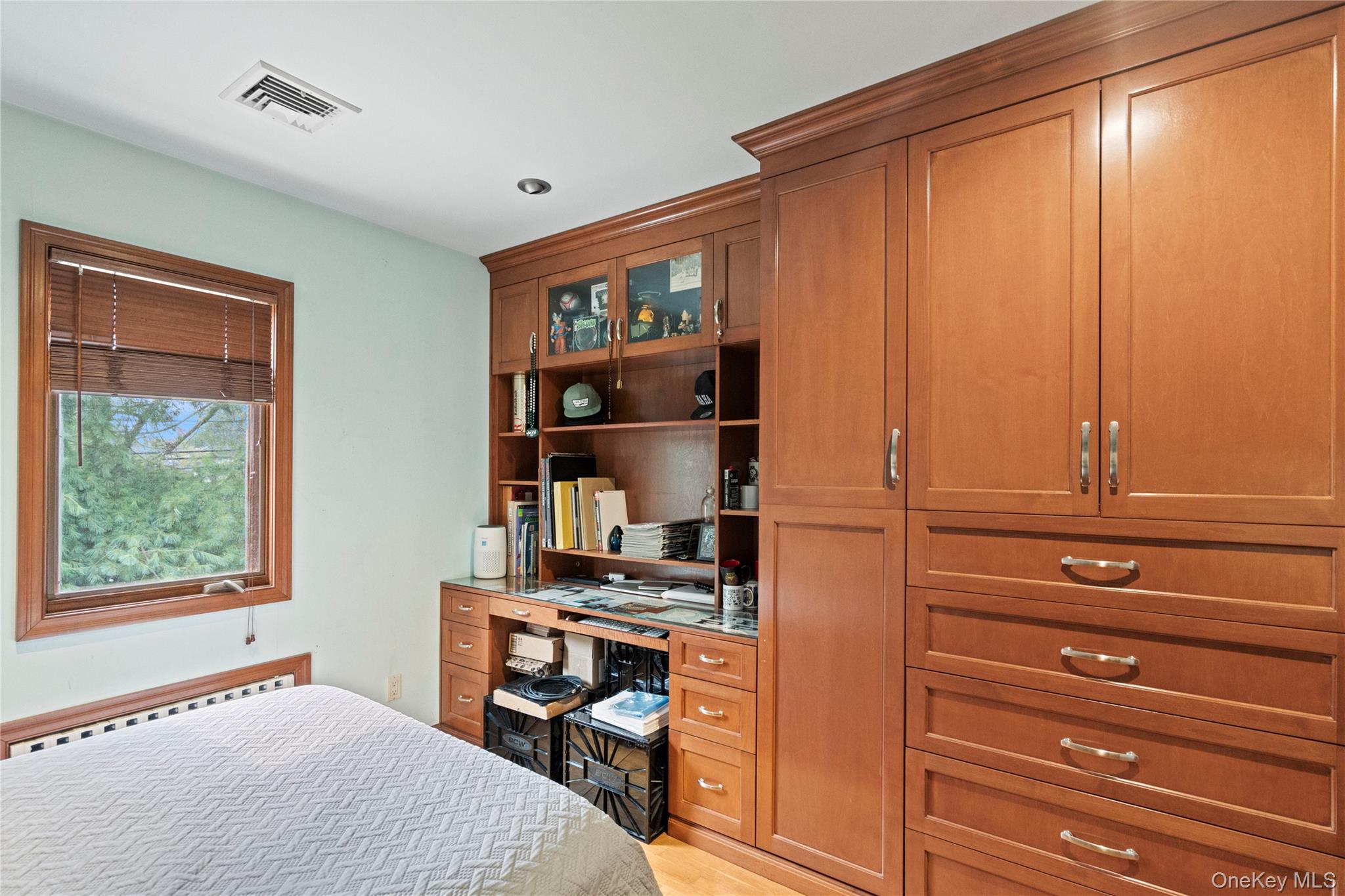 33 Shelter Hill Road, Plainview, NY 11803