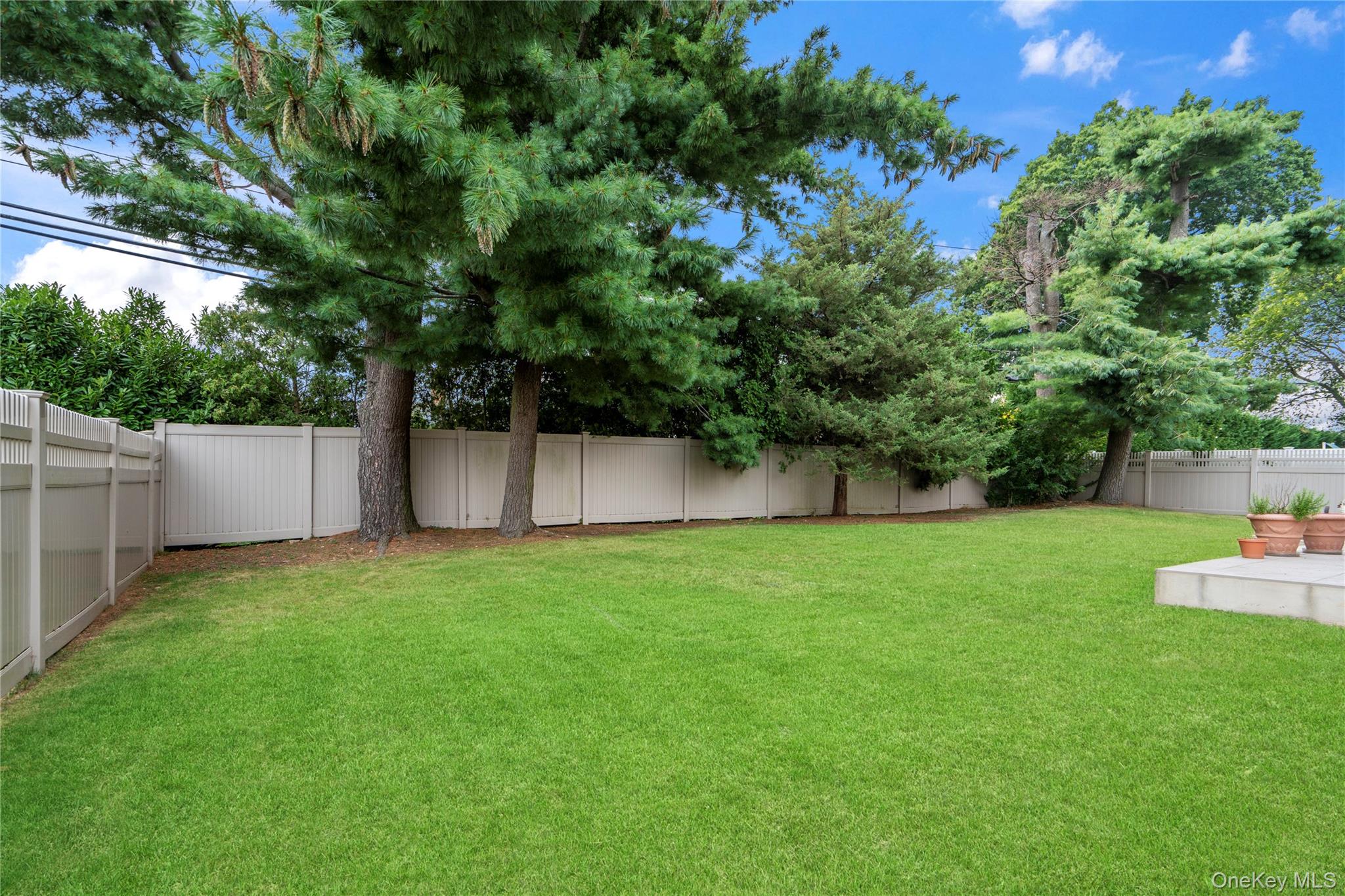 33 Shelter Hill Road, Plainview, NY 11803