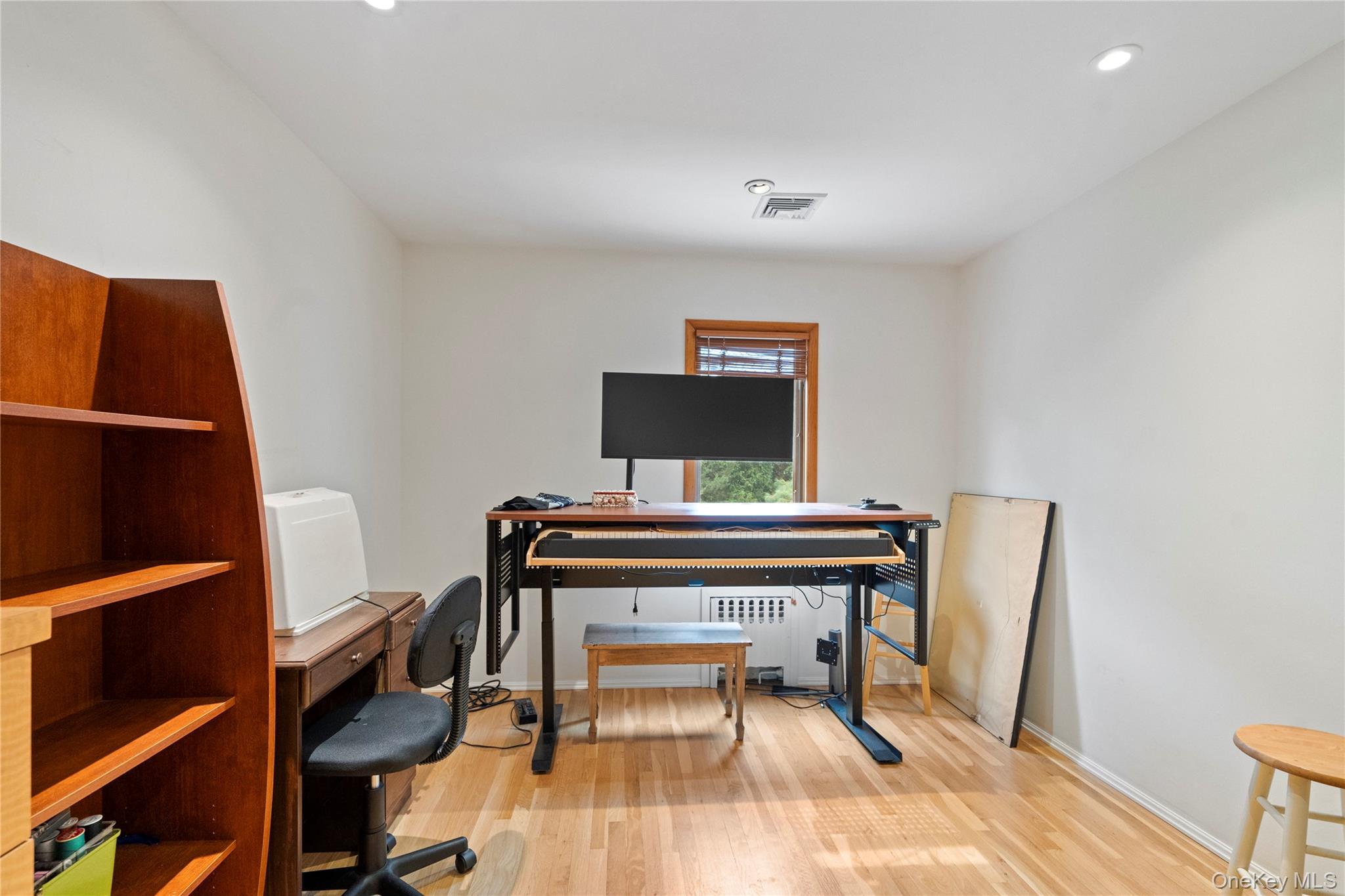 33 Shelter Hill Road, Plainview, NY 11803