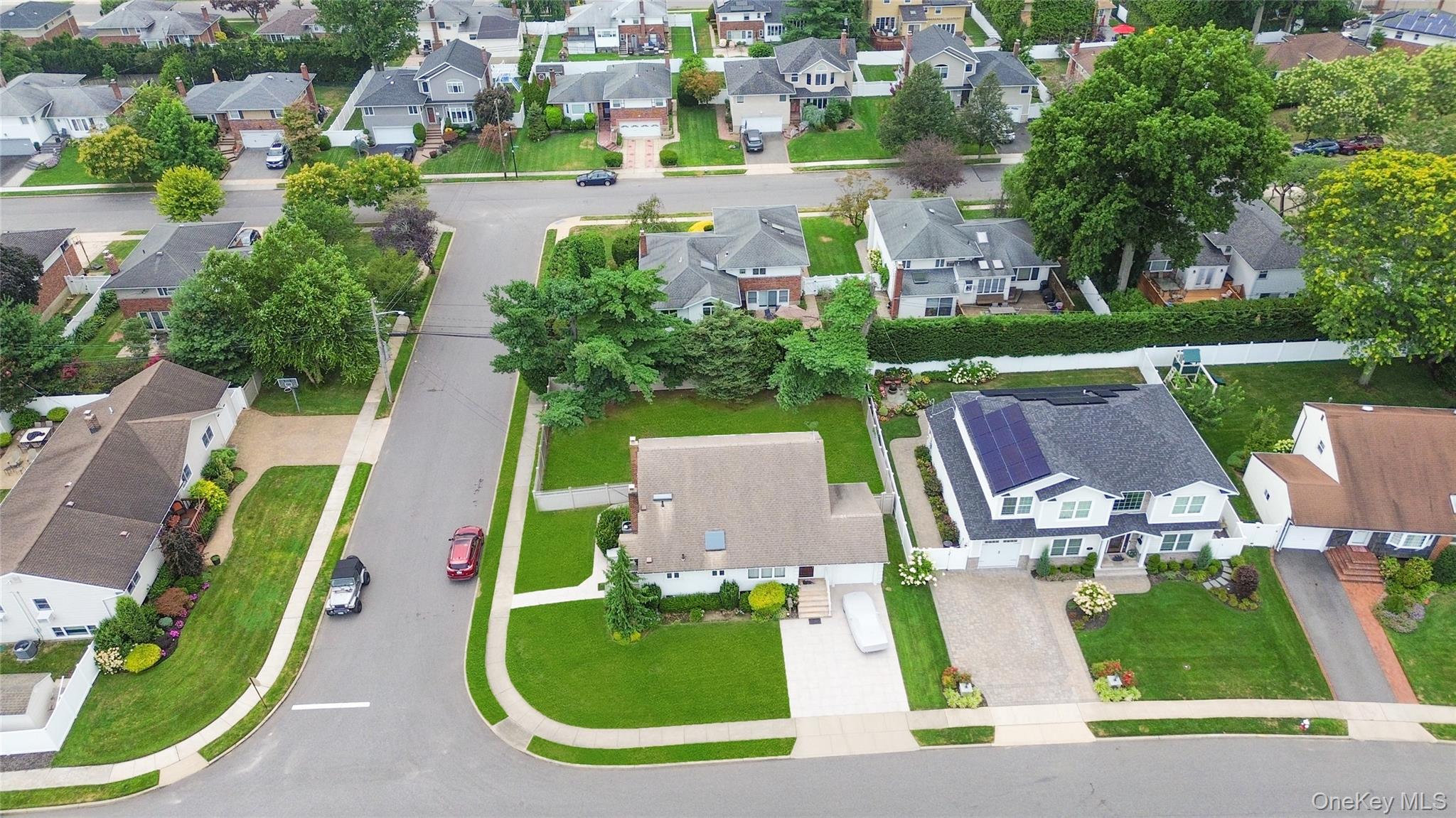 33 Shelter Hill Road, Plainview, NY 11803