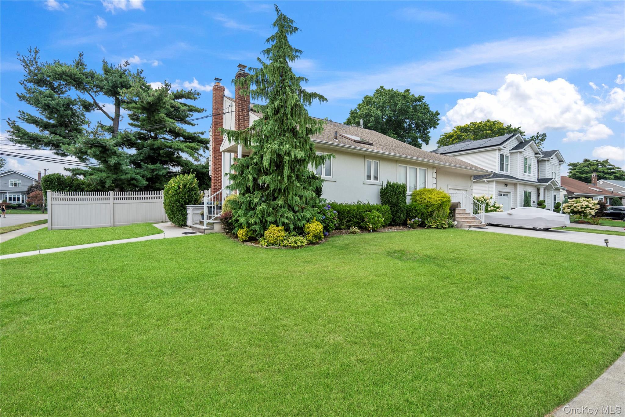 33 Shelter Hill Road, Plainview, NY 11803