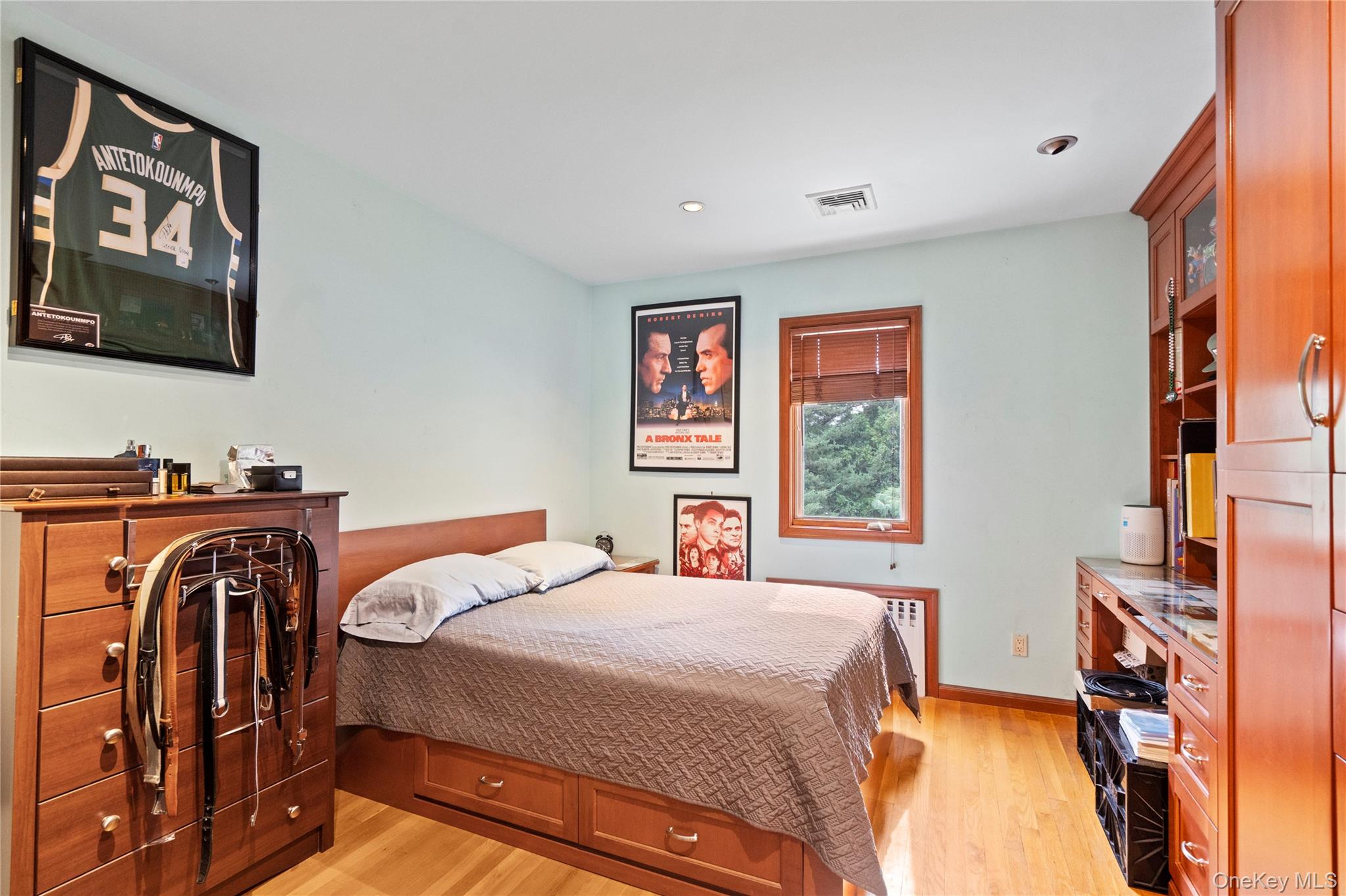 33 Shelter Hill Road, Plainview, NY 11803