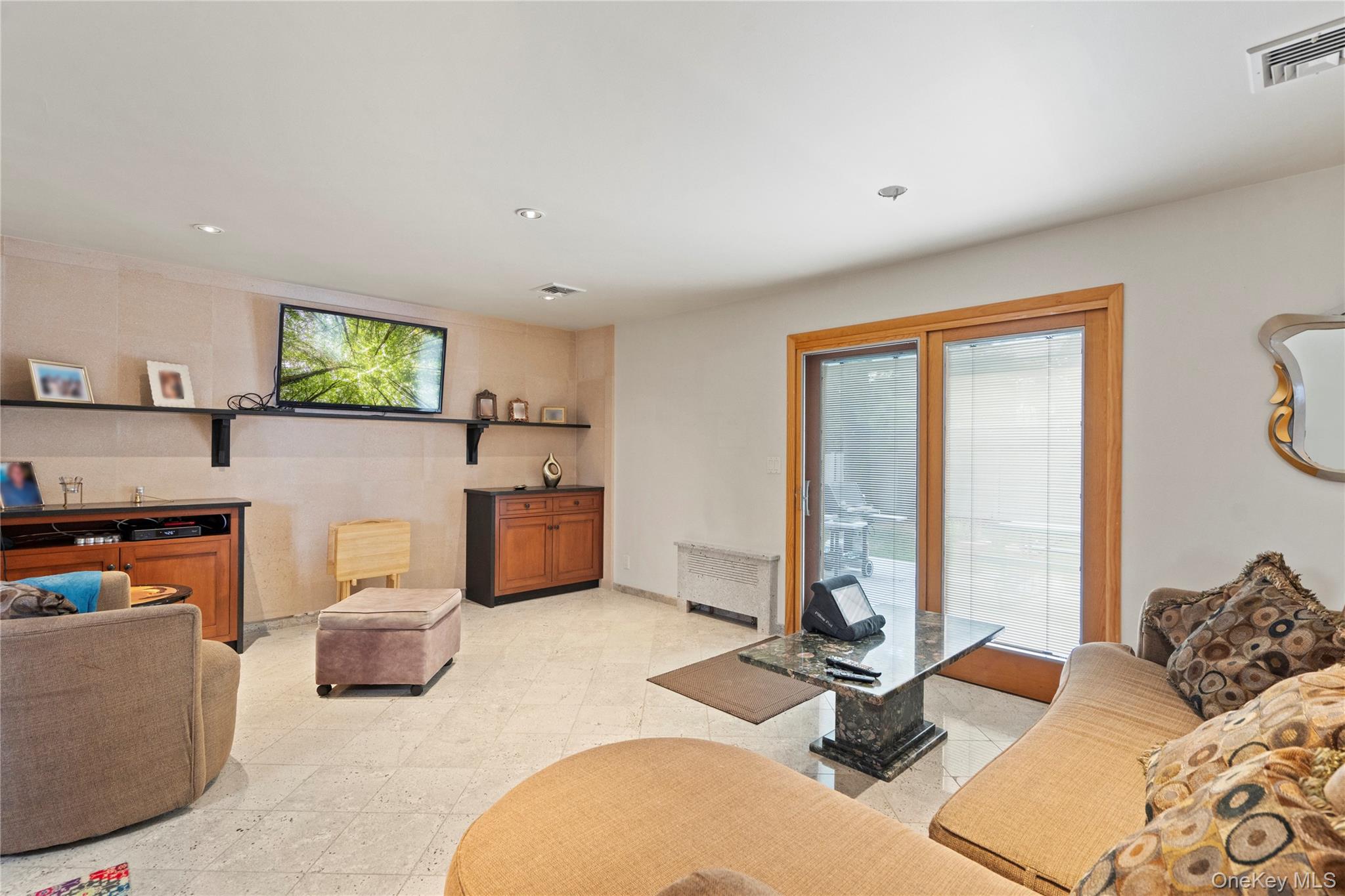 33 Shelter Hill Road, Plainview, NY 11803