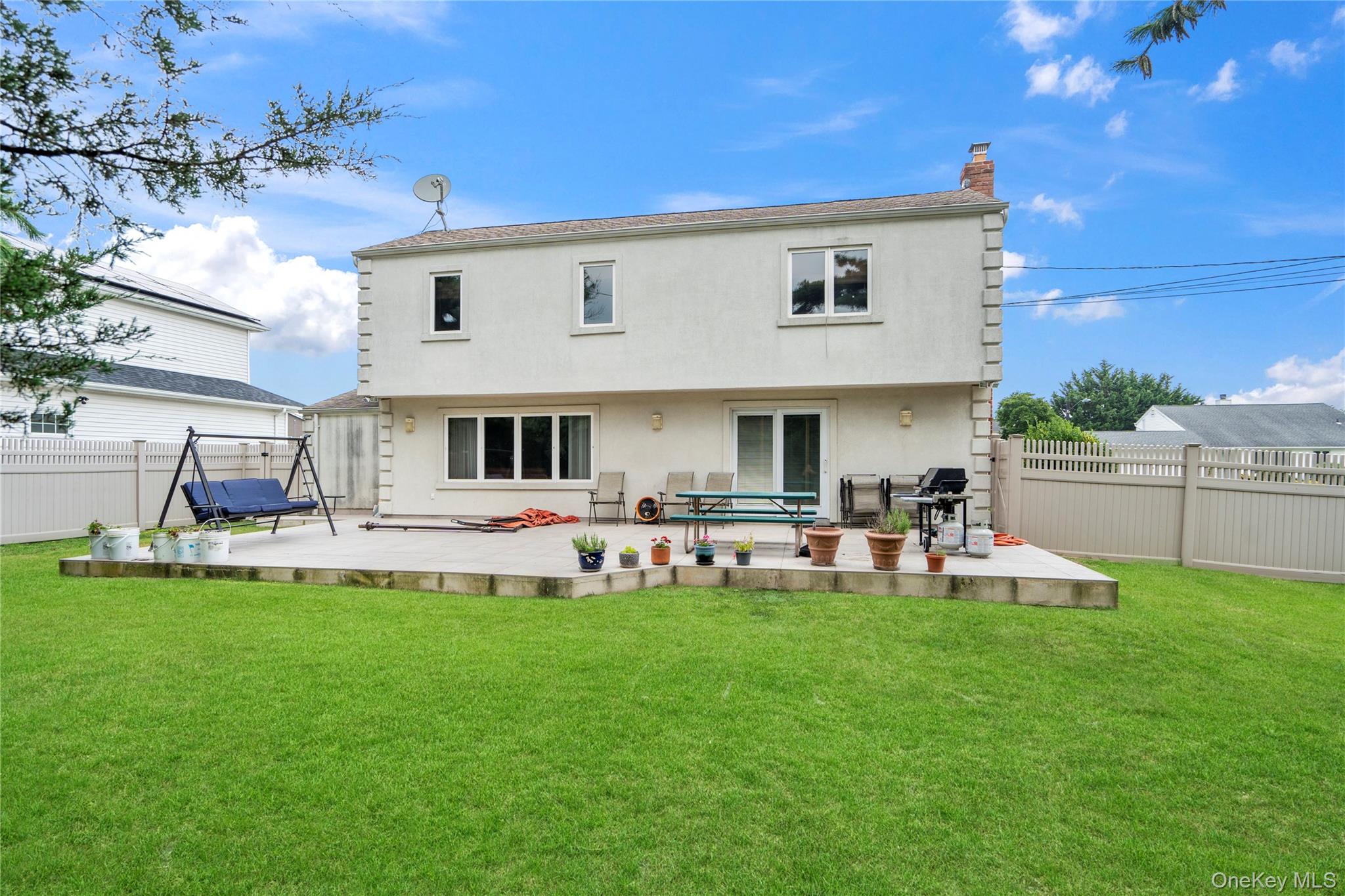 33 Shelter Hill Road, Plainview, NY 11803