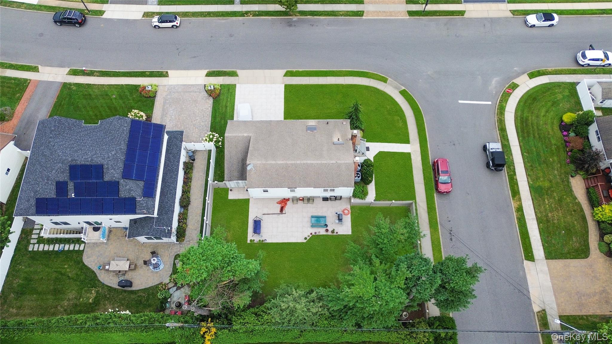 33 Shelter Hill Road, Plainview, NY 11803