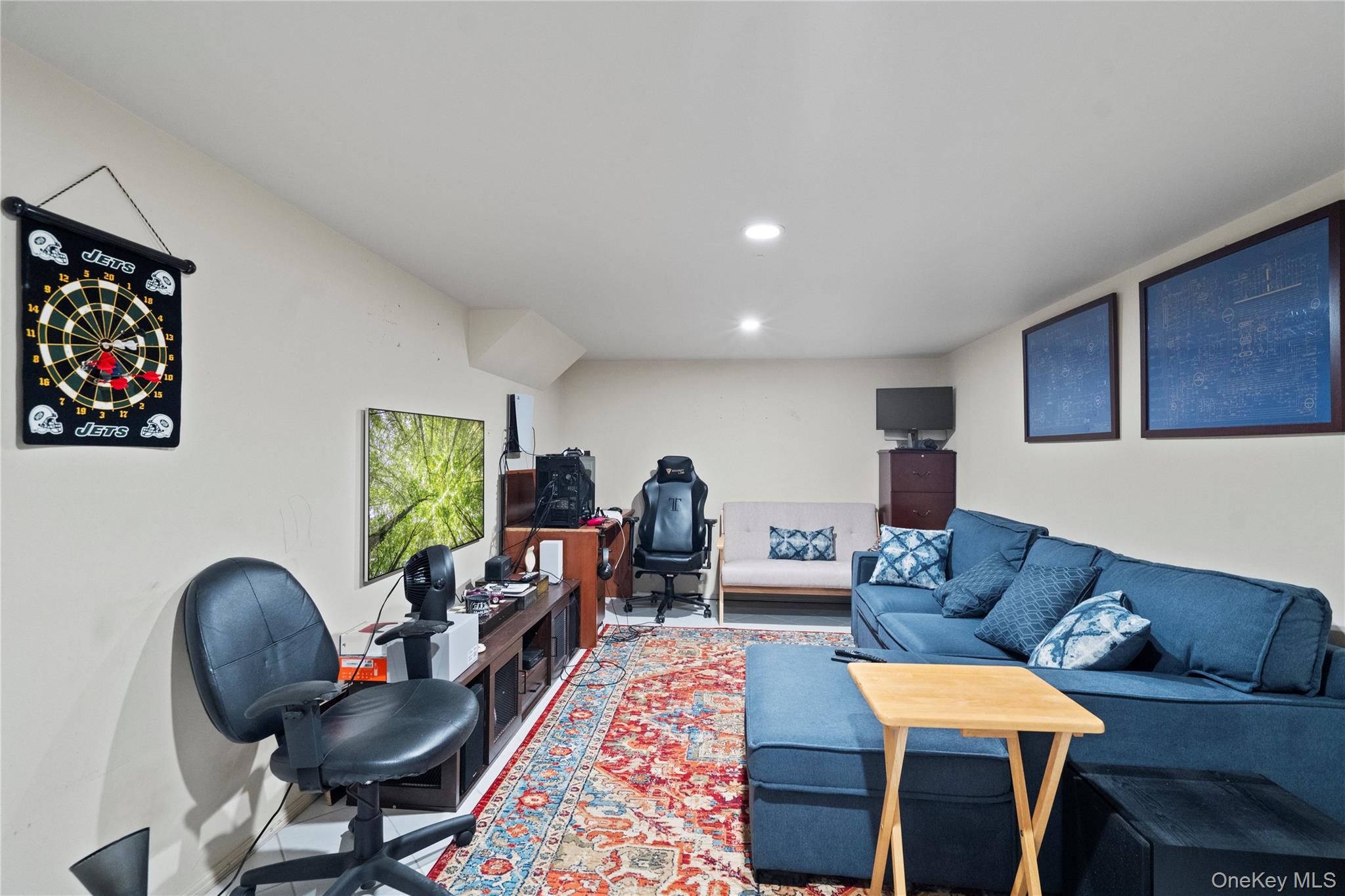 33 Shelter Hill Road, Plainview, NY 11803