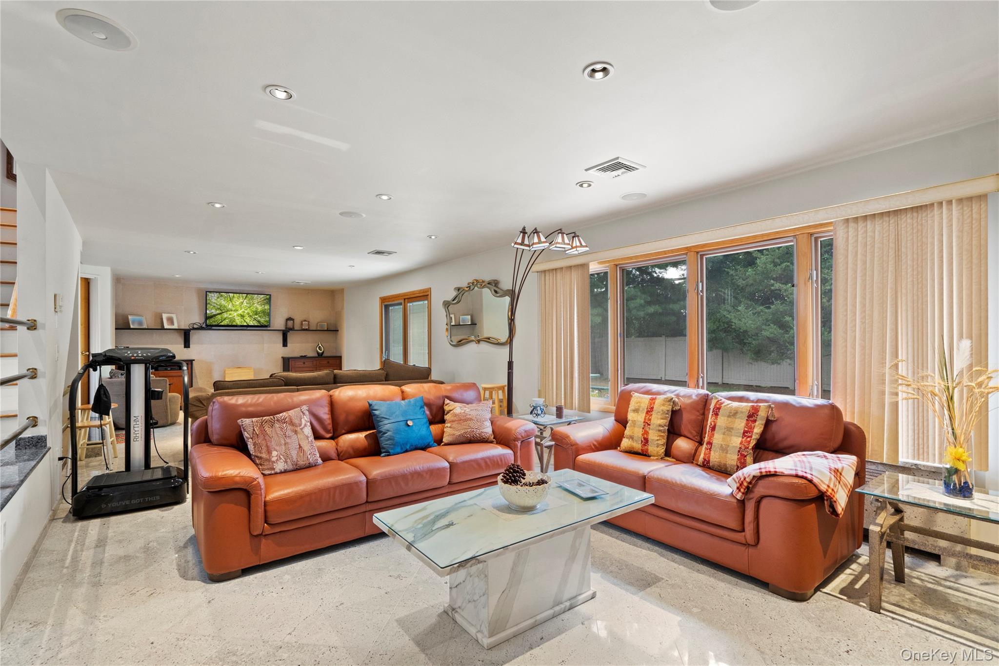 33 Shelter Hill Road, Plainview, NY 11803