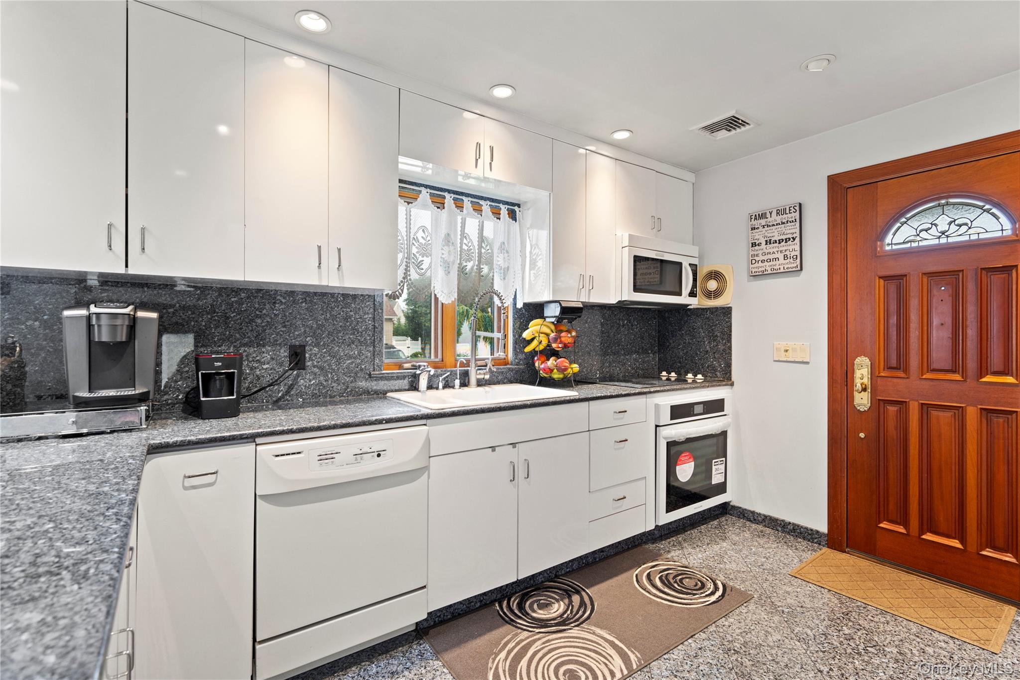 33 Shelter Hill Road, Plainview, NY 11803