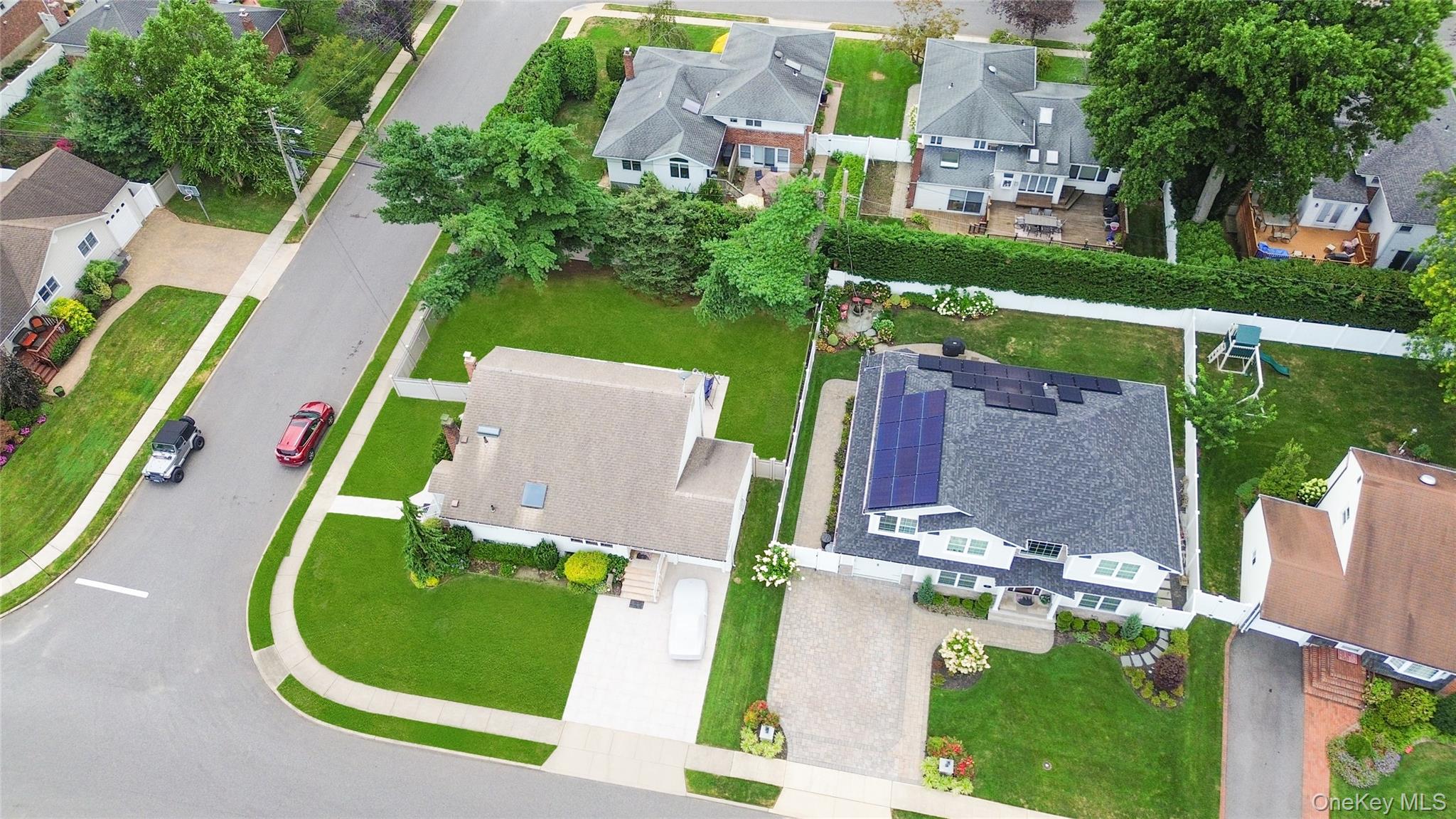 33 Shelter Hill Road, Plainview, NY 11803