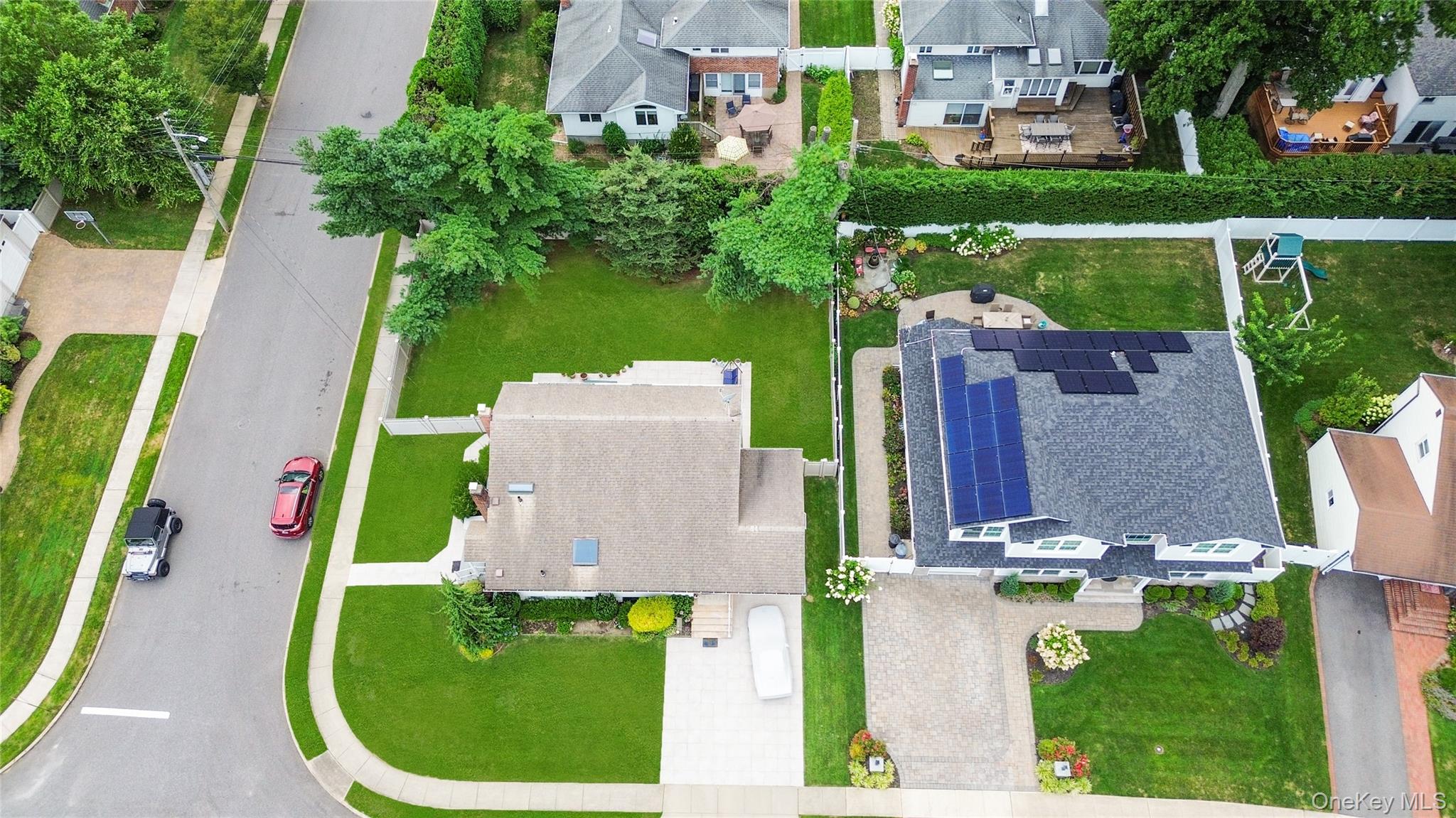 33 Shelter Hill Road, Plainview, NY 11803