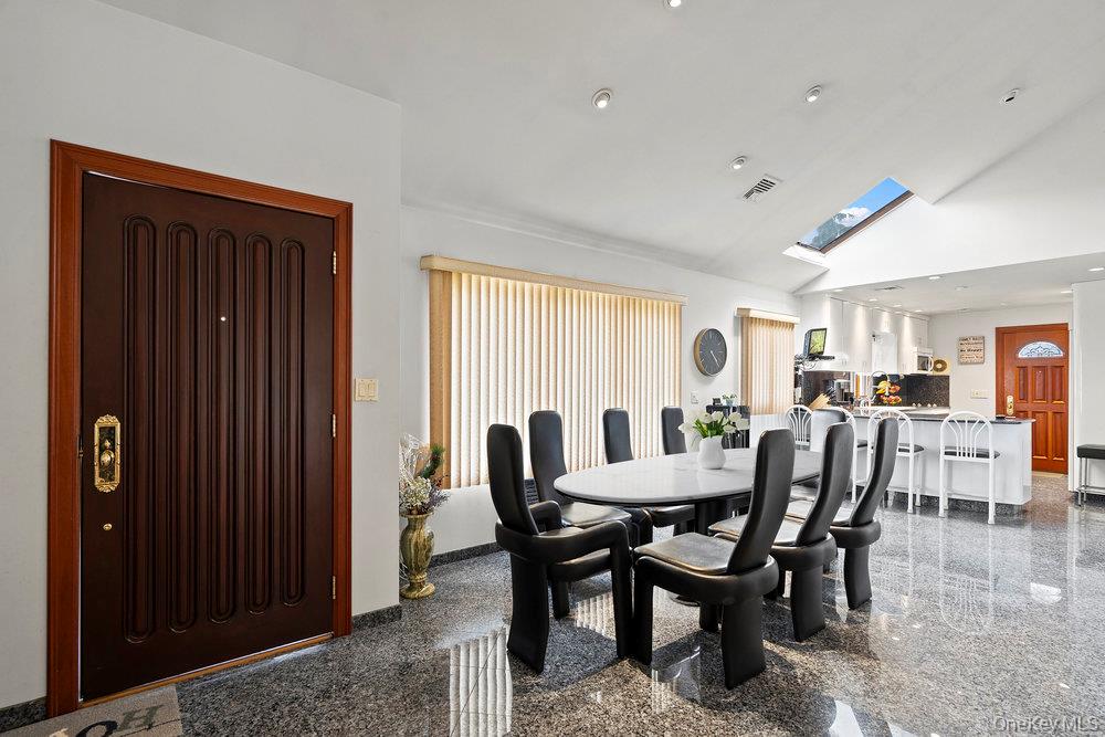 33 Shelter Hill Road, Plainview, NY 11803