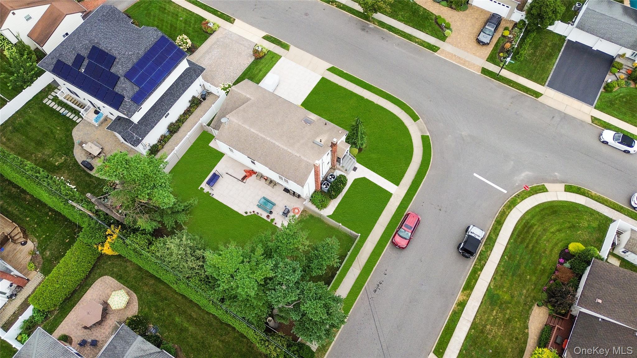 33 Shelter Hill Road, Plainview, NY 11803