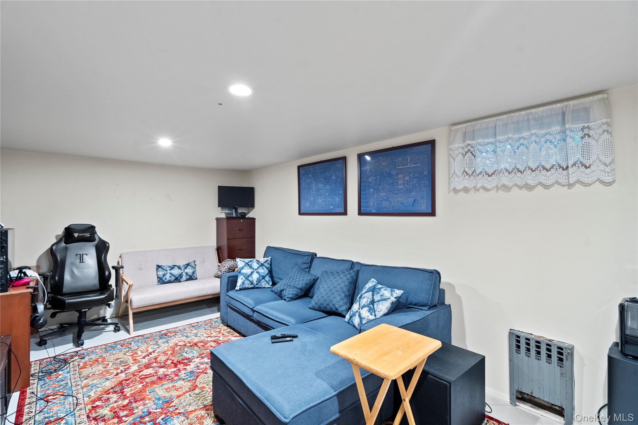 33 Shelter Hill Road, Plainview, NY 11803