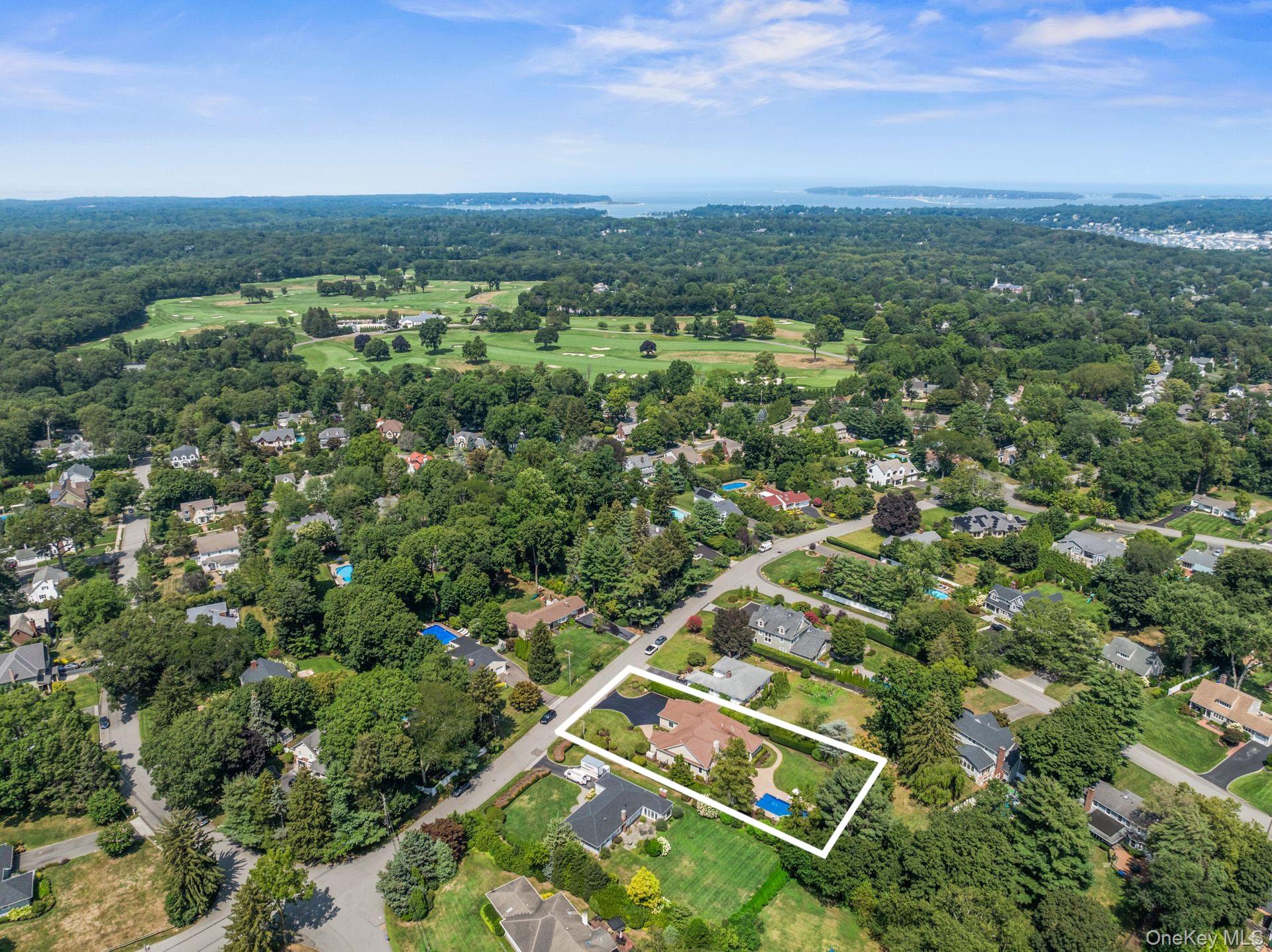 18 Quaker Path, Huntington, NY 11743