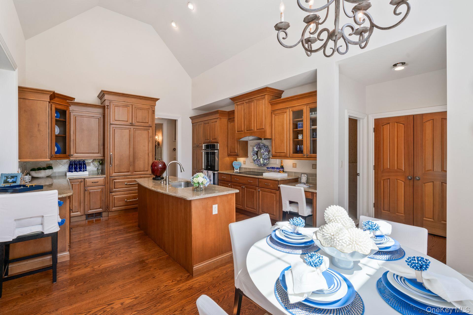 18 Quaker Path, Huntington, NY 11743