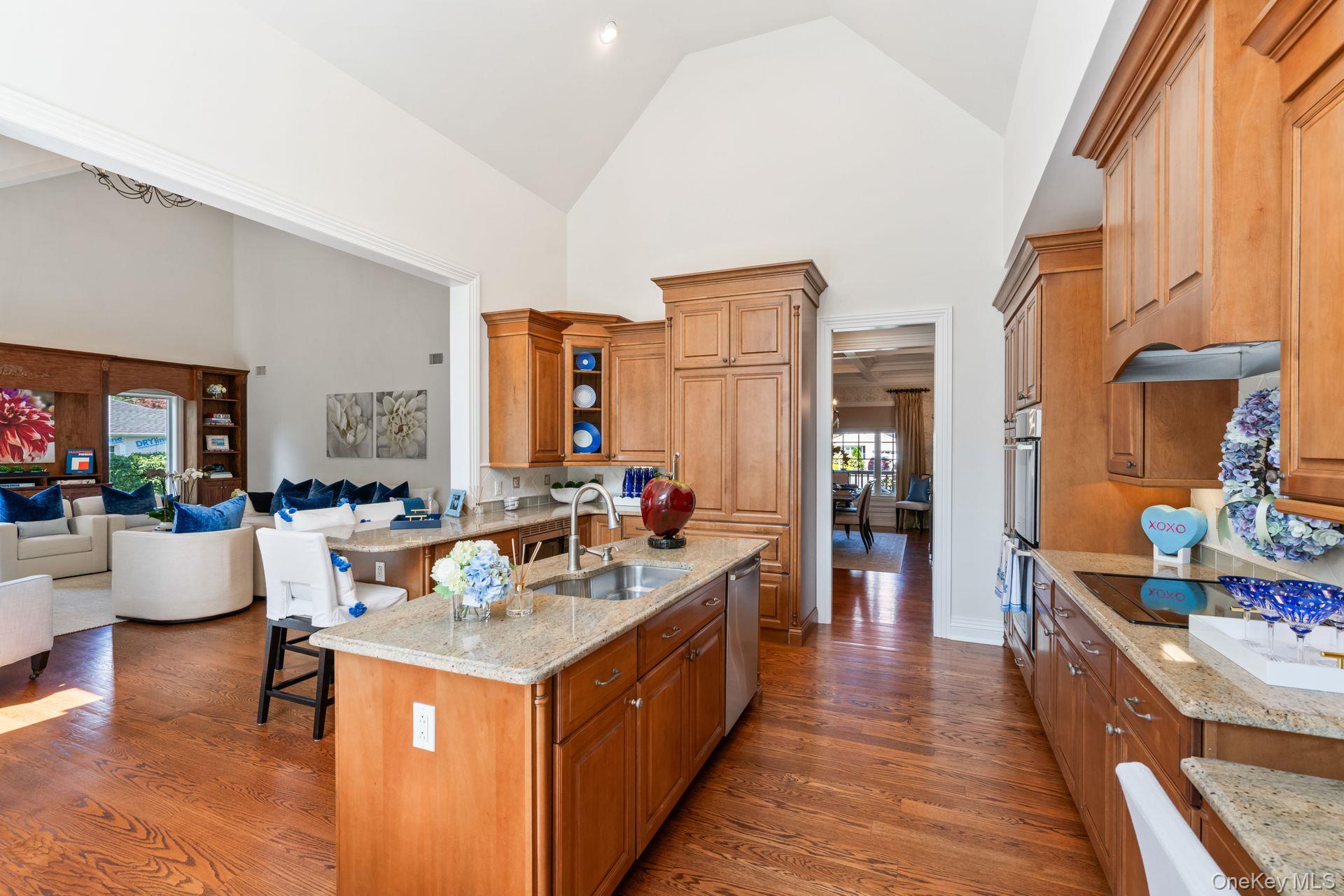 18 Quaker Path, Huntington, NY 11743