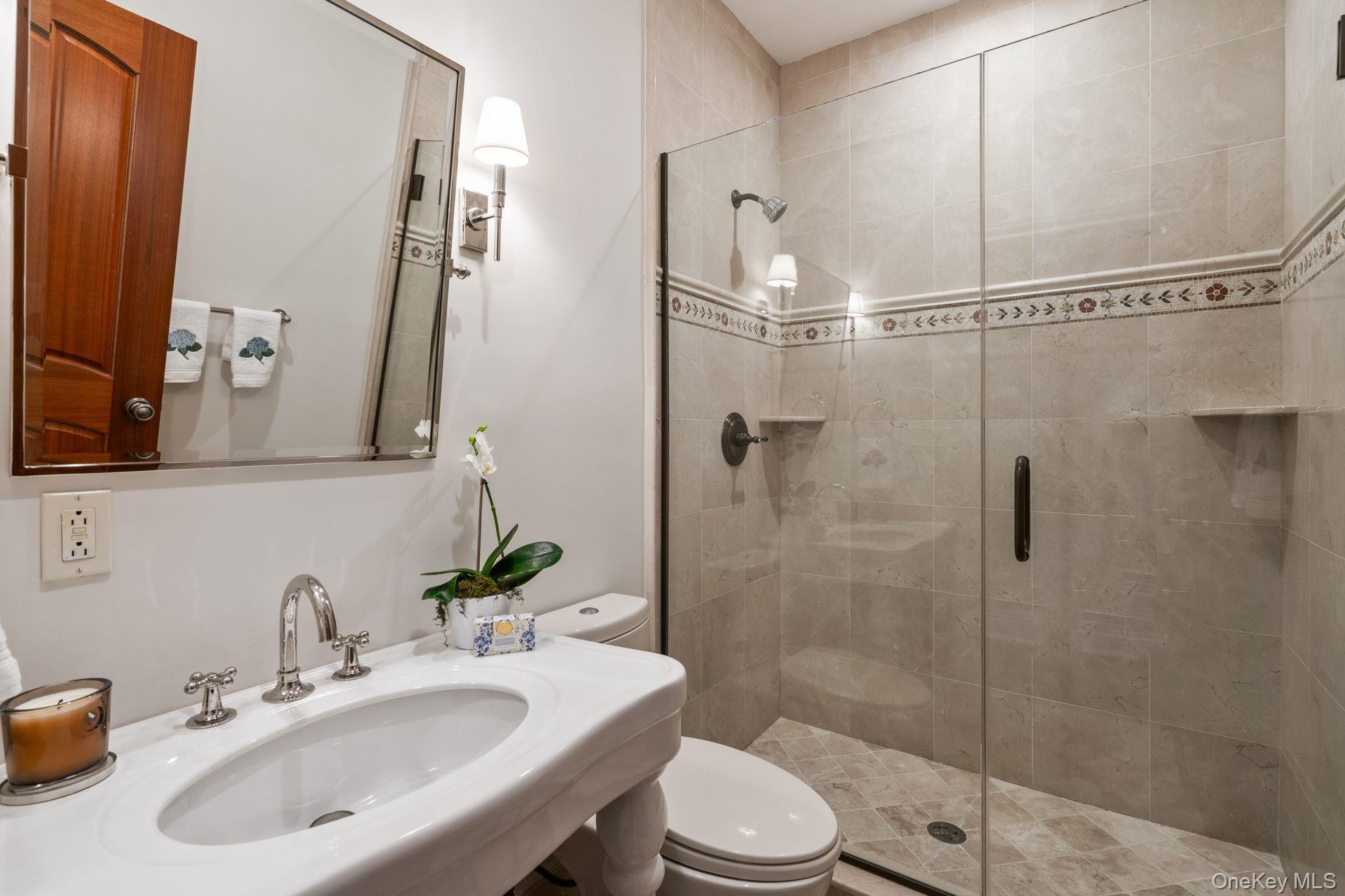 18 Quaker Path, Huntington, NY 11743