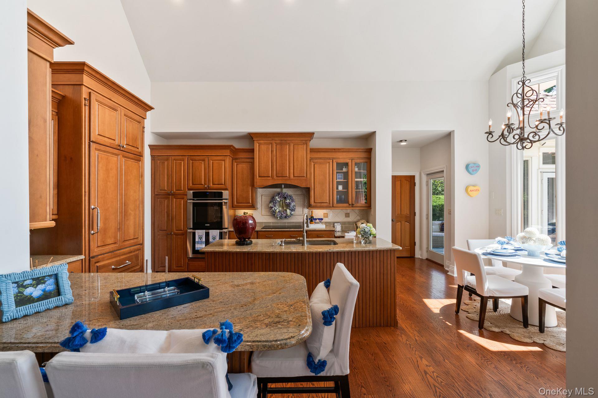 18 Quaker Path, Huntington, NY 11743