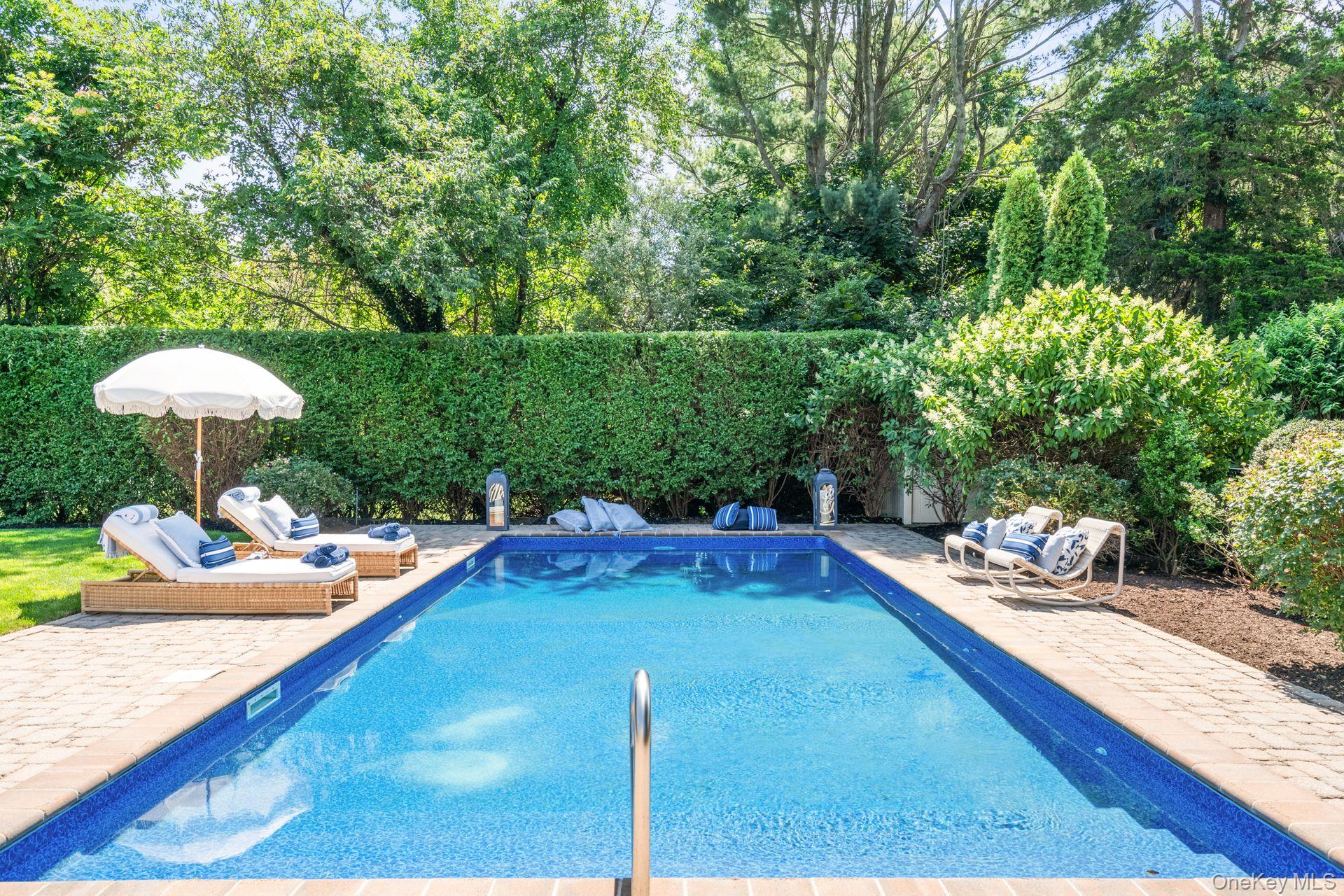 18 Quaker Path, Huntington, NY 11743