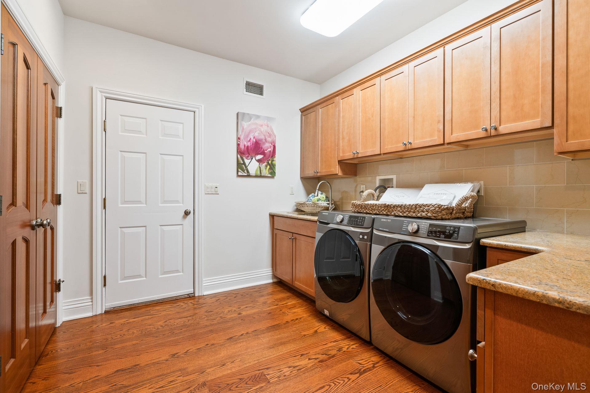 18 Quaker Path, Huntington, NY 11743