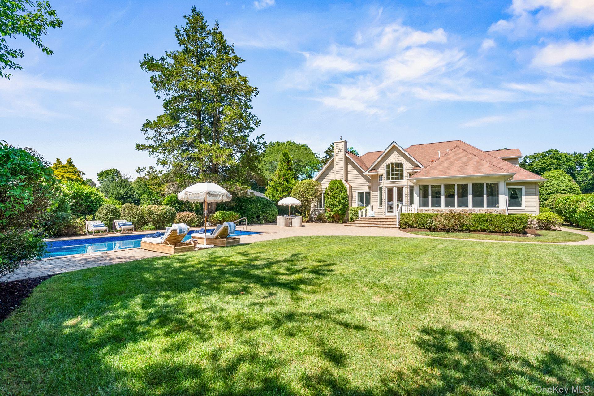 18 Quaker Path, Huntington, NY 11743