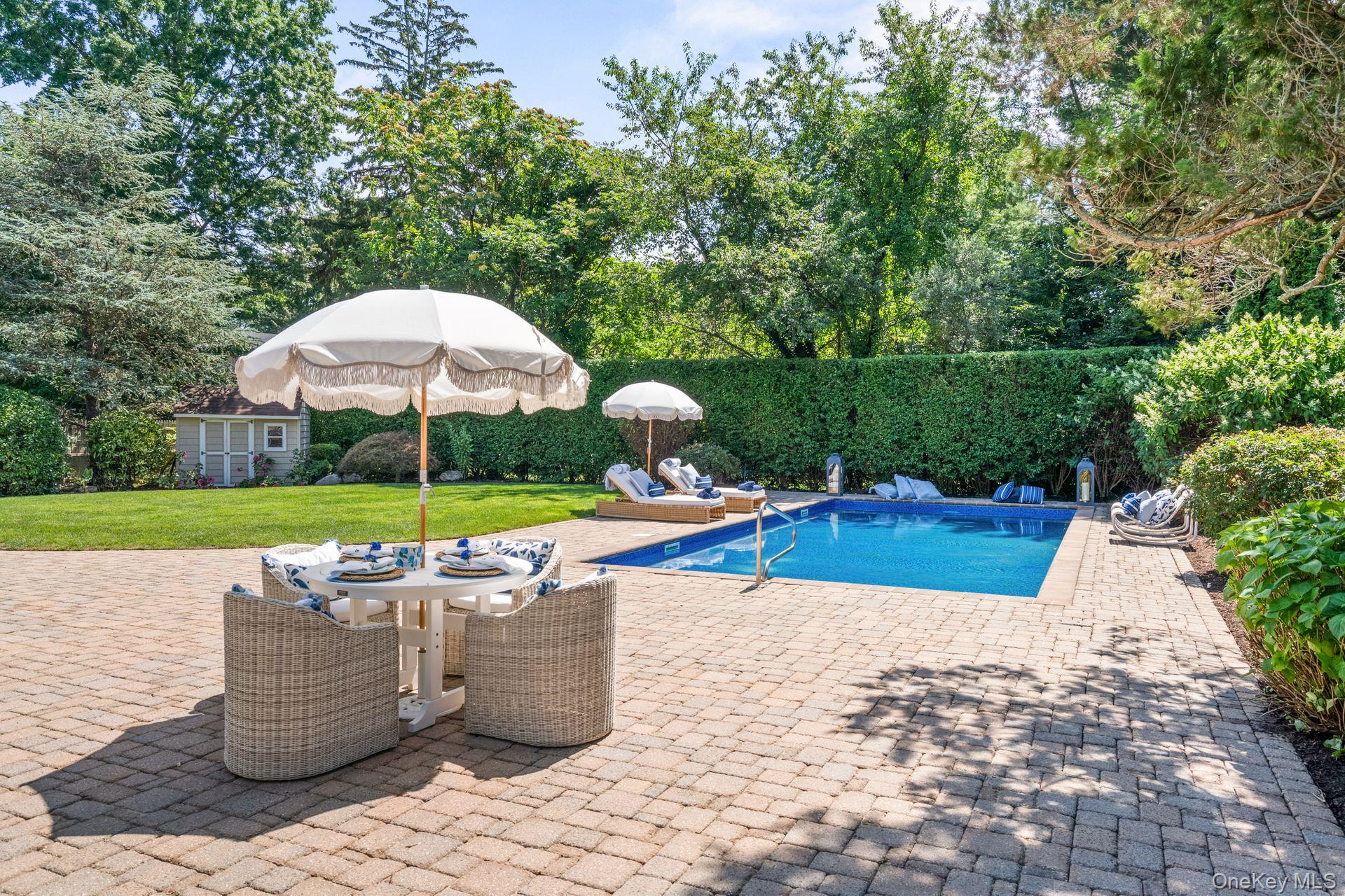 18 Quaker Path, Huntington, NY 11743