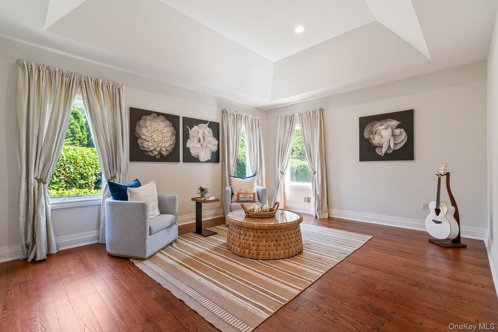 18 Quaker Path, Huntington, NY 11743