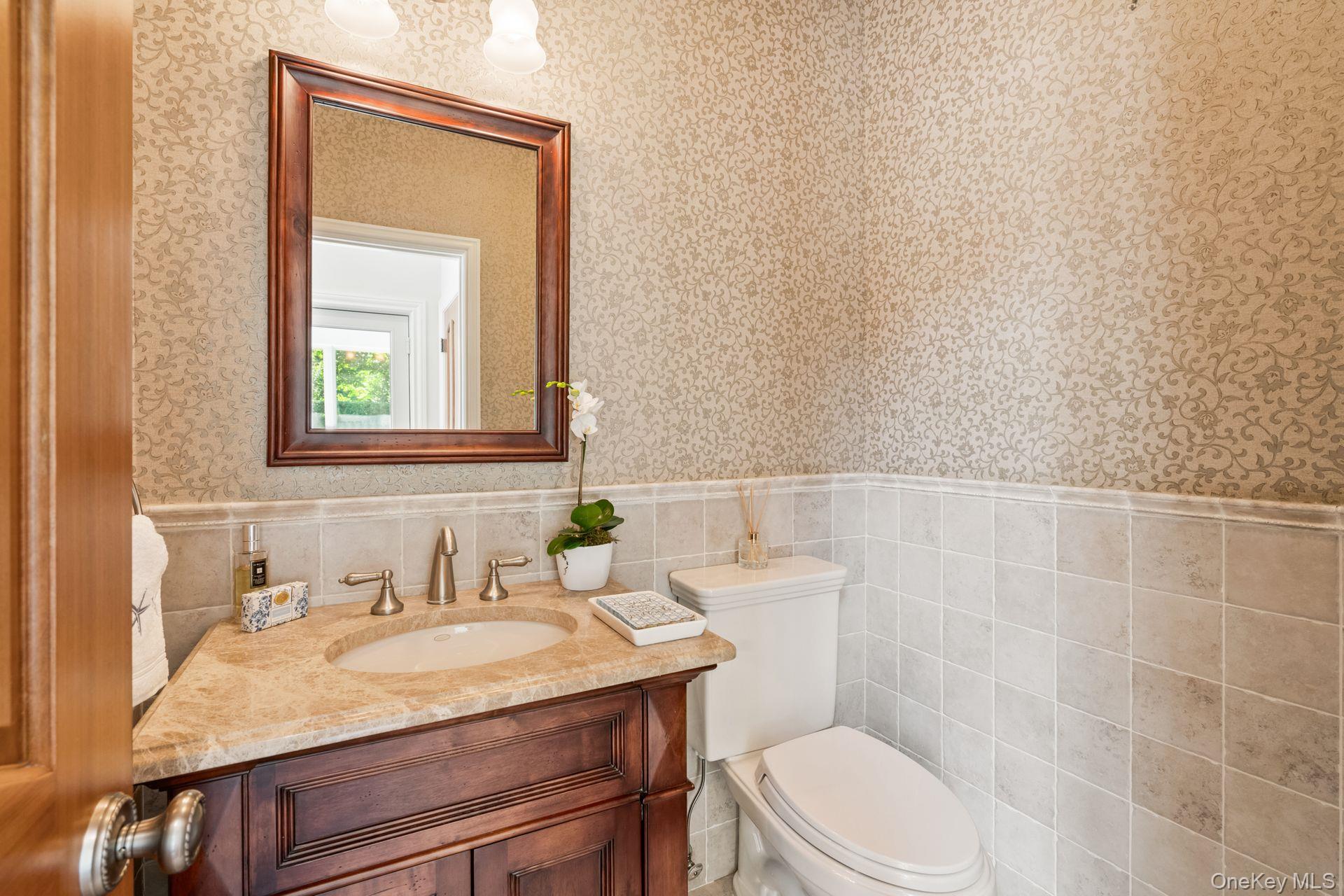 18 Quaker Path, Huntington, NY 11743