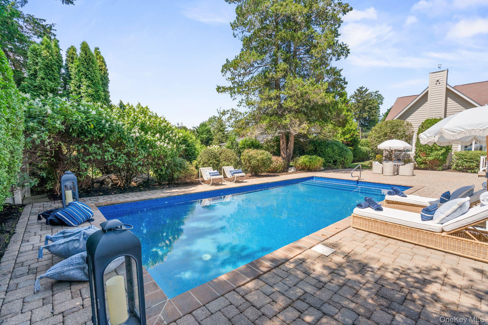 18 Quaker Path, Huntington, NY 11743