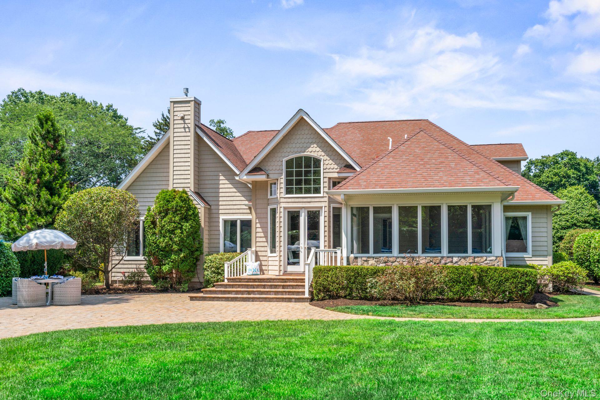 18 Quaker Path, Huntington, NY 11743