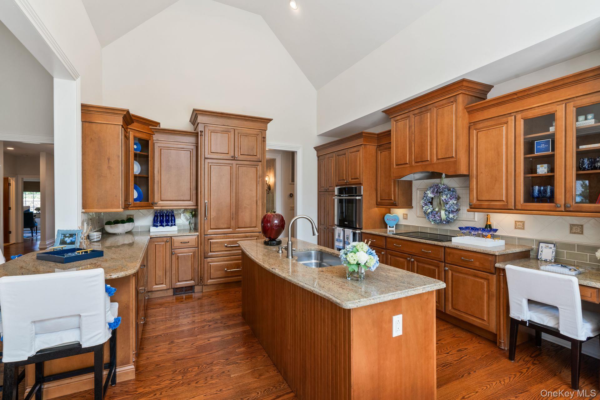 18 Quaker Path, Huntington, NY 11743