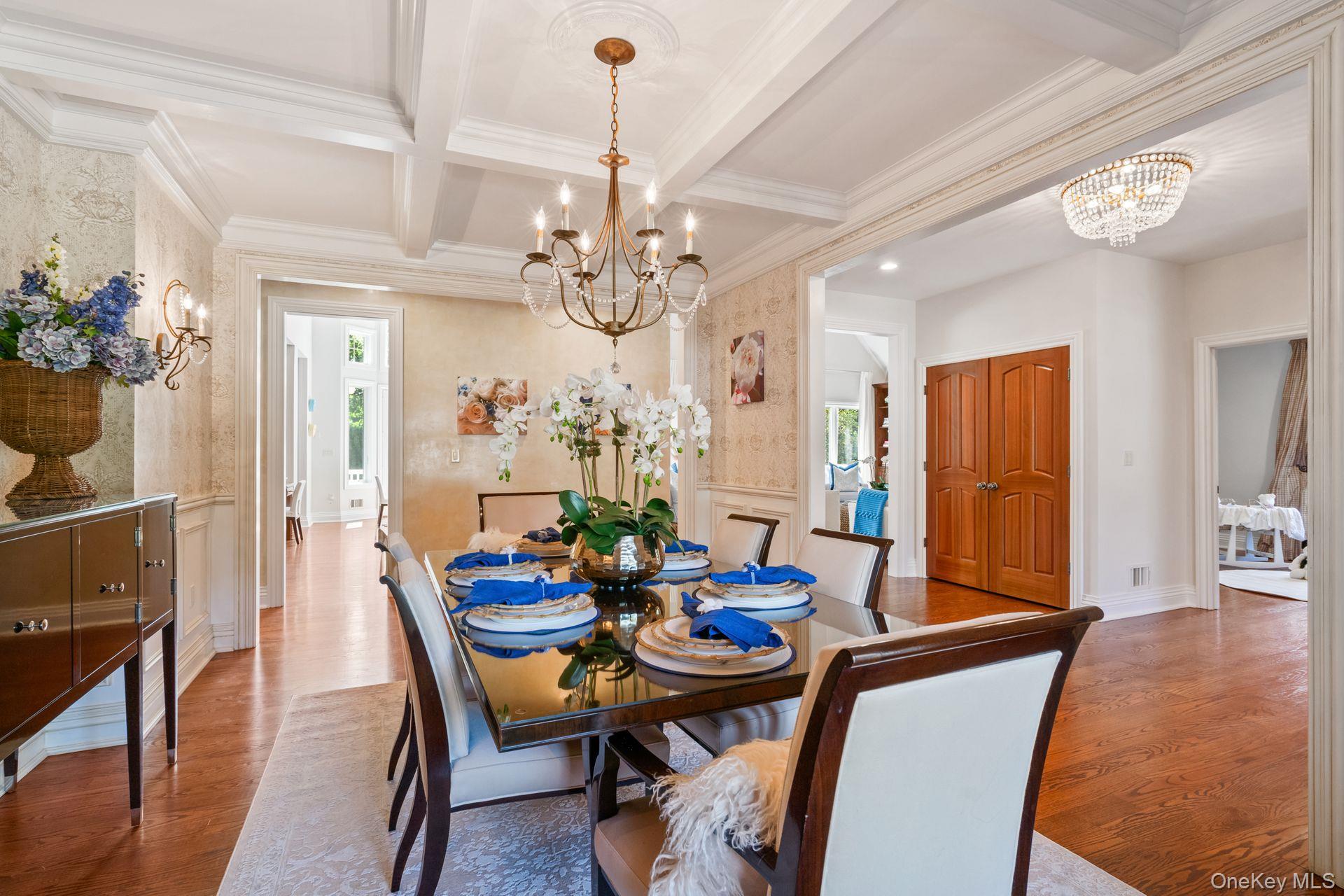 18 Quaker Path, Huntington, NY 11743