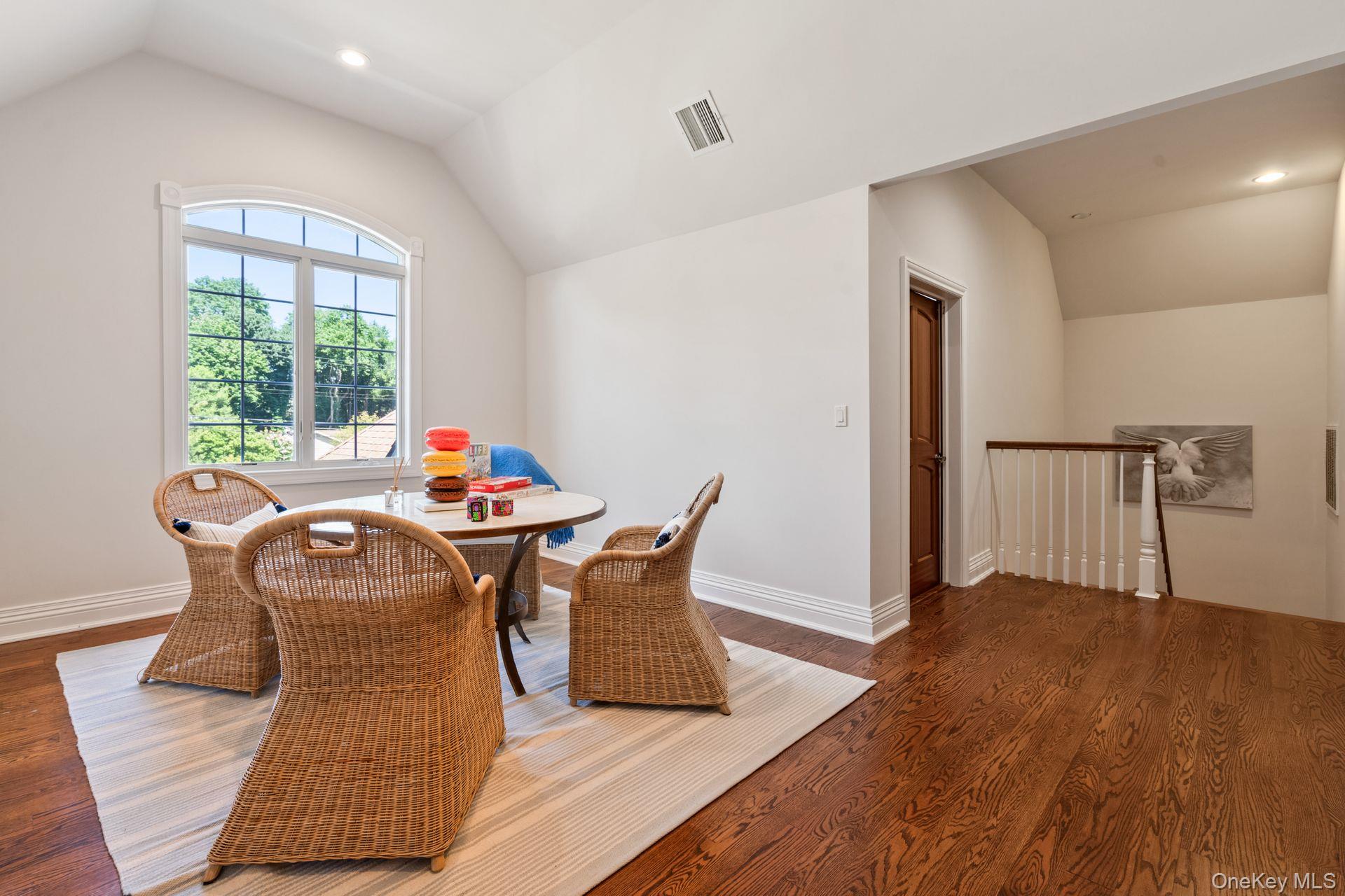 18 Quaker Path, Huntington, NY 11743