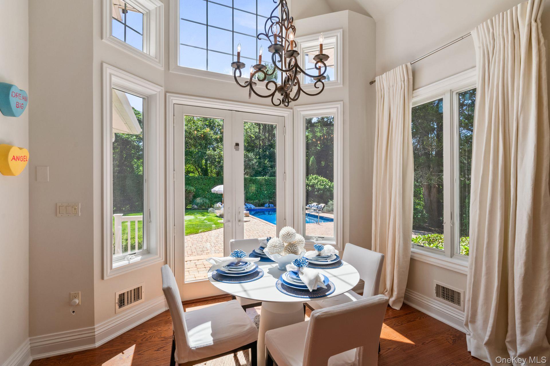 18 Quaker Path, Huntington, NY 11743