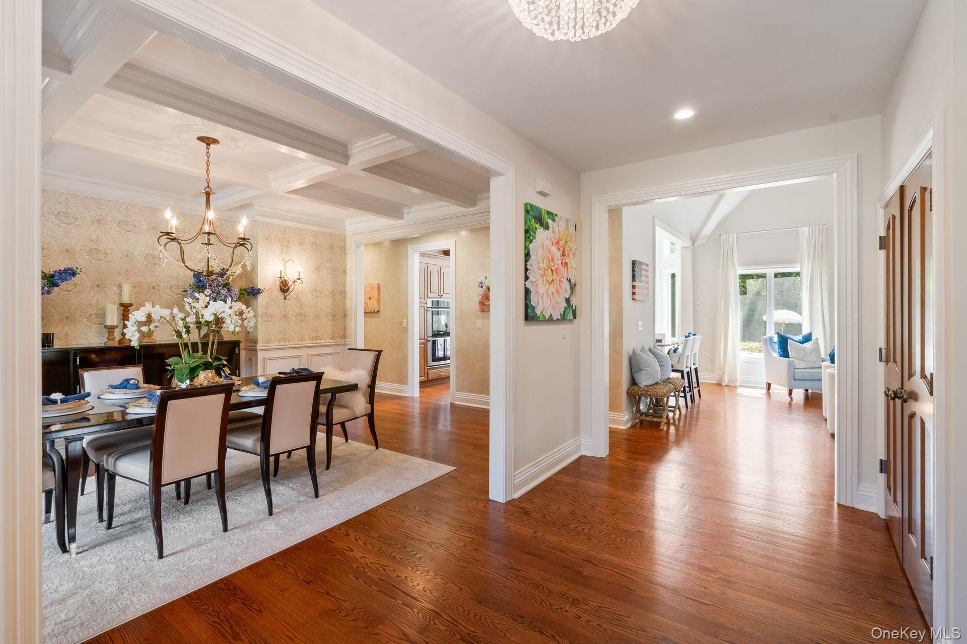 18 Quaker Path, Huntington, NY 11743