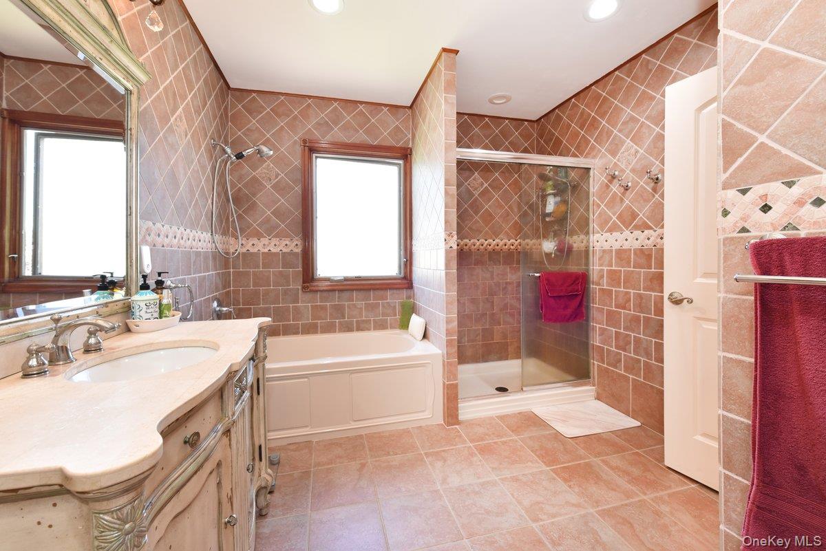 385 Oceanside Parkway, Oceanside, NY 11572