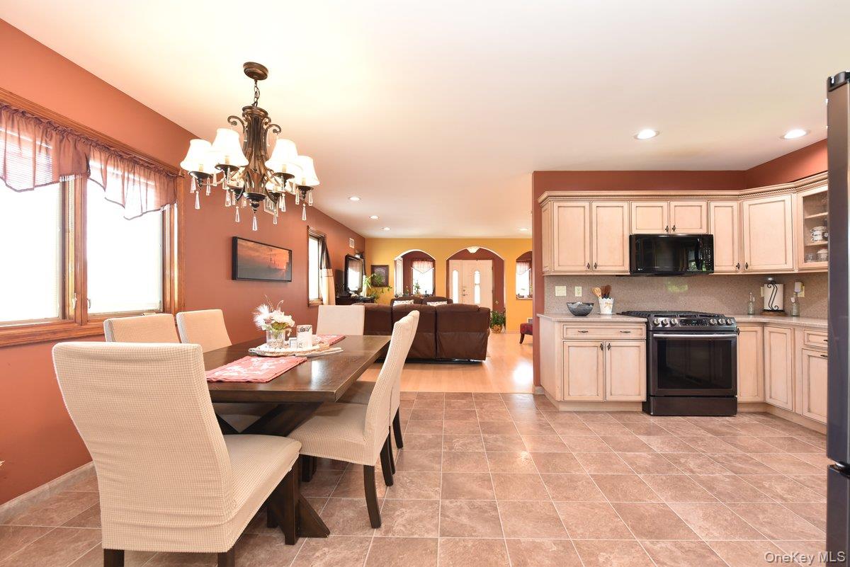 385 Oceanside Parkway, Oceanside, NY 11572