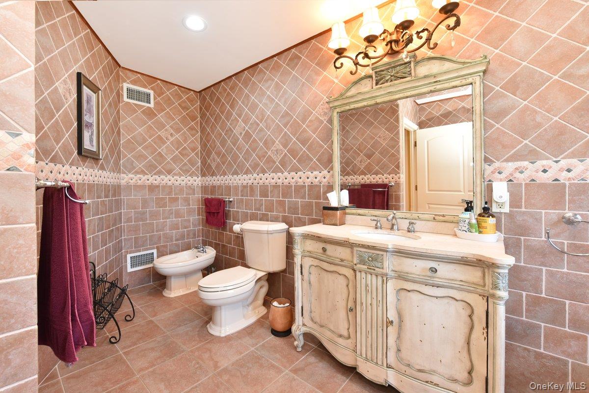 385 Oceanside Parkway, Oceanside, NY 11572