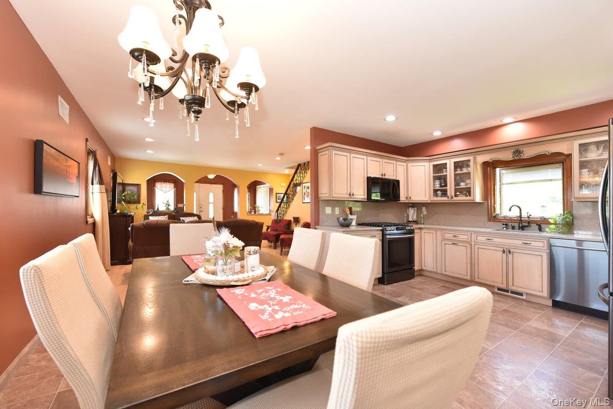 385 Oceanside Parkway, Oceanside, NY 11572