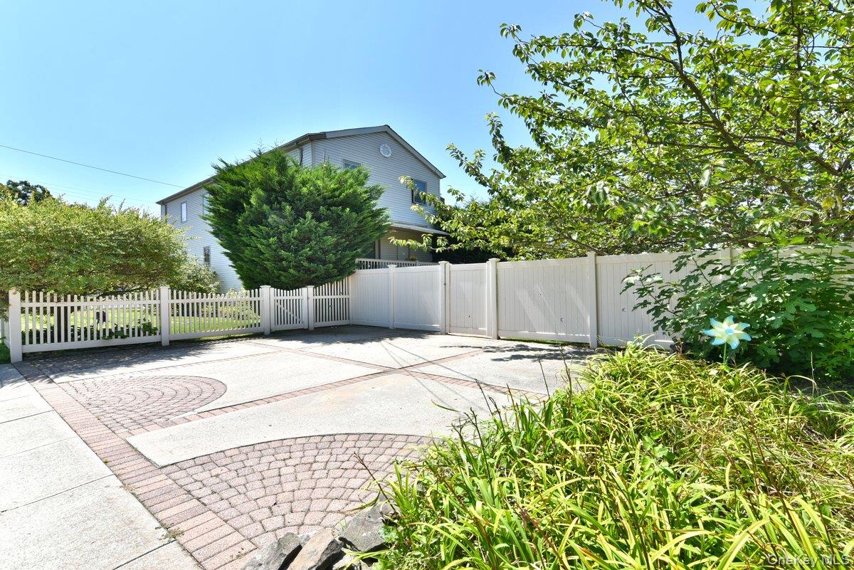 385 Oceanside Parkway, Oceanside, NY 11572