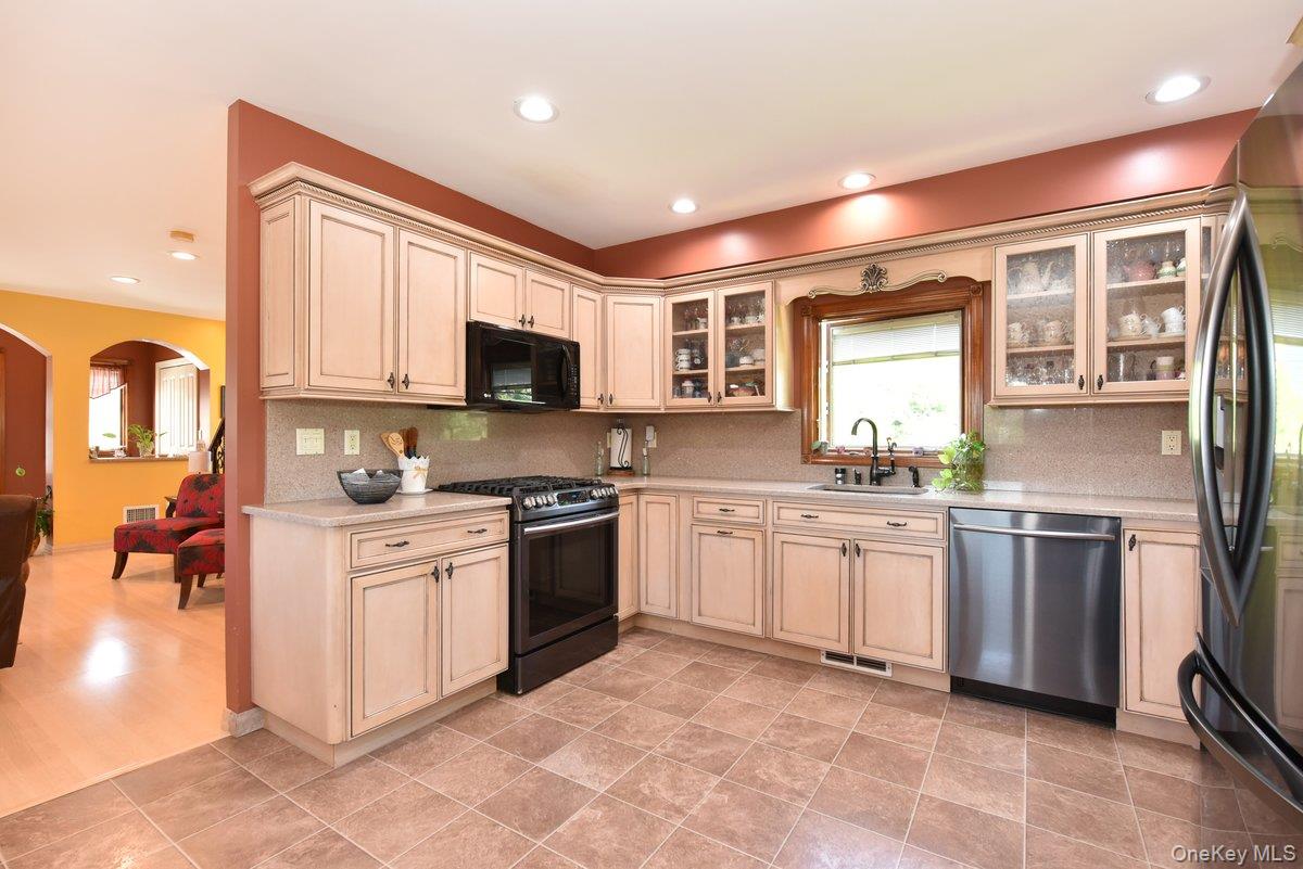 385 Oceanside Parkway, Oceanside, NY 11572