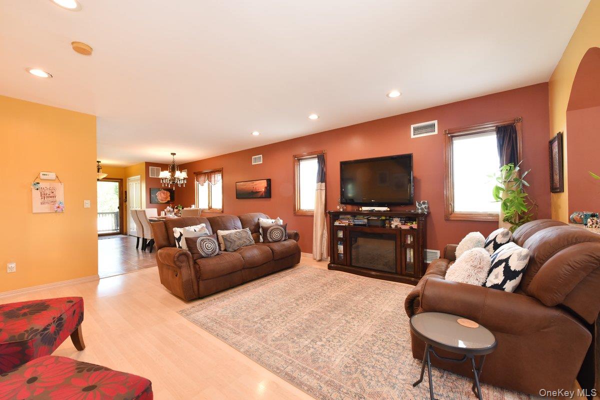 385 Oceanside Parkway, Oceanside, NY 11572