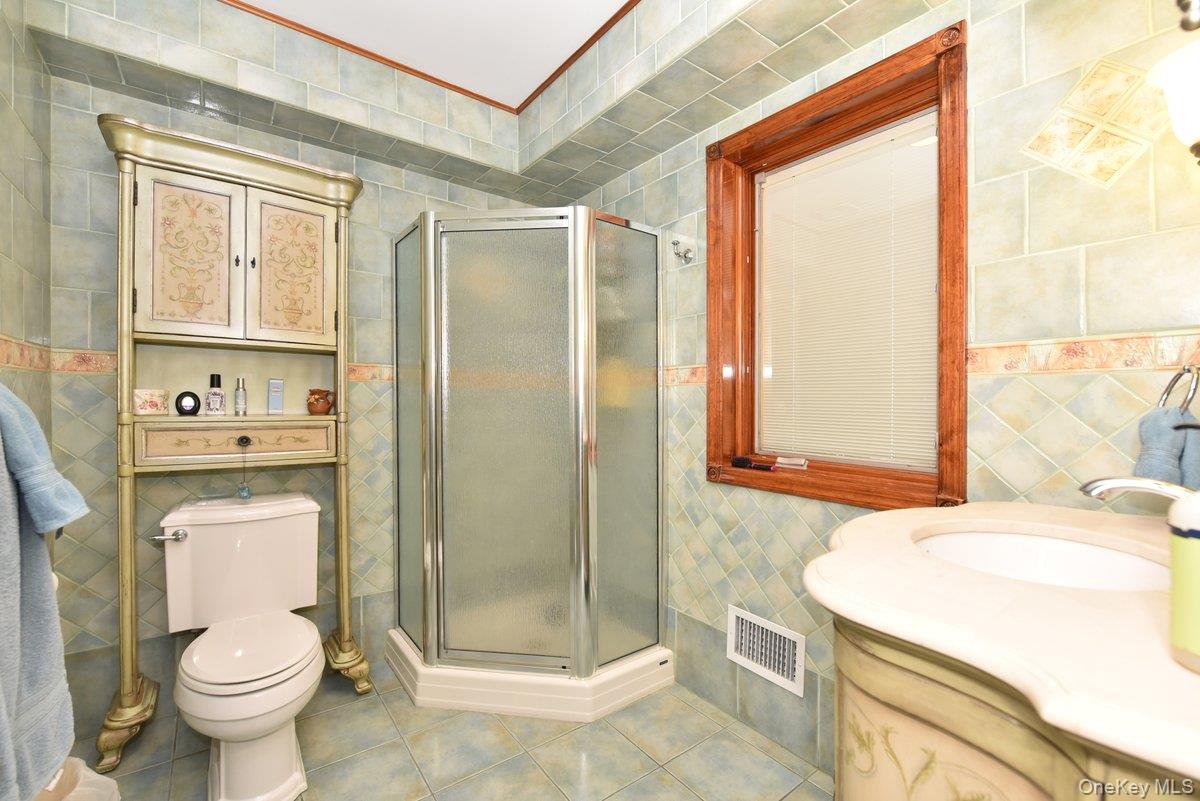 385 Oceanside Parkway, Oceanside, NY 11572