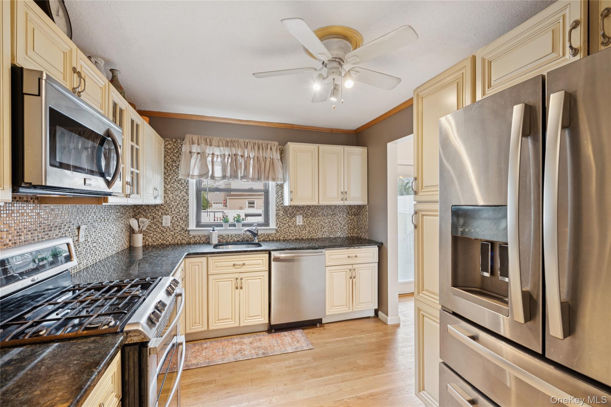 33 Newport Road, Island Park, NY 11558