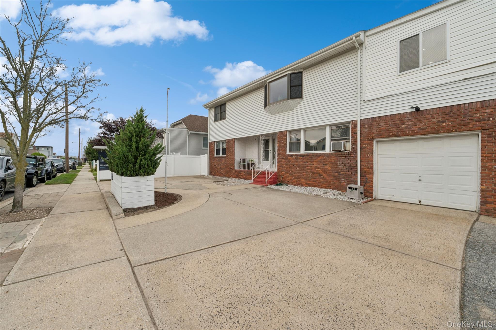 33 Newport Road, Island Park, NY 11558