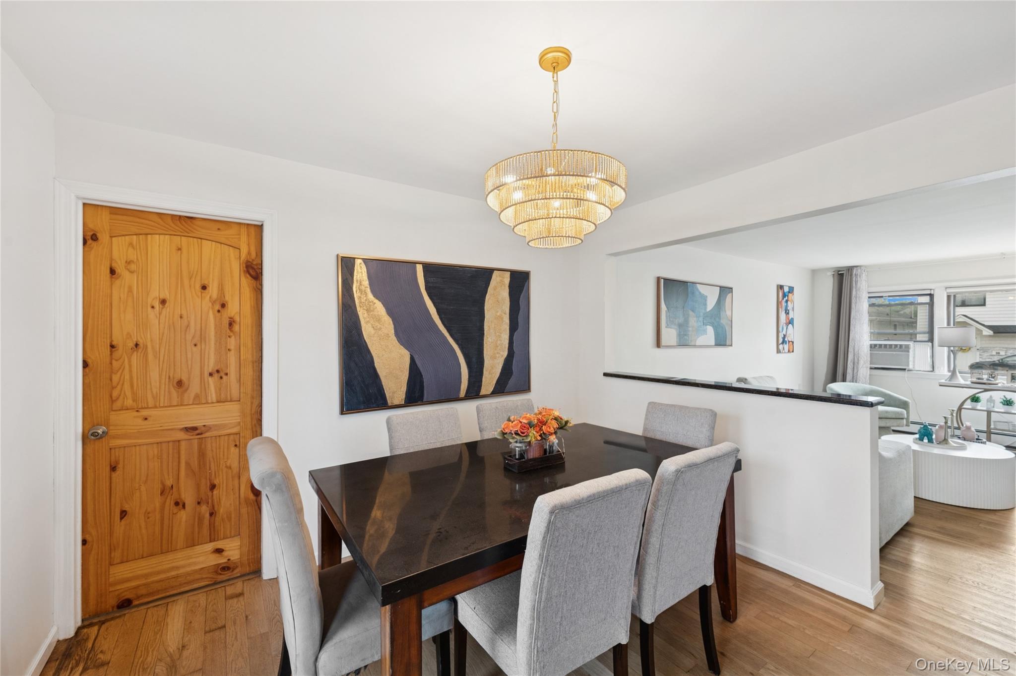 33 Newport Road, Island Park, NY 11558