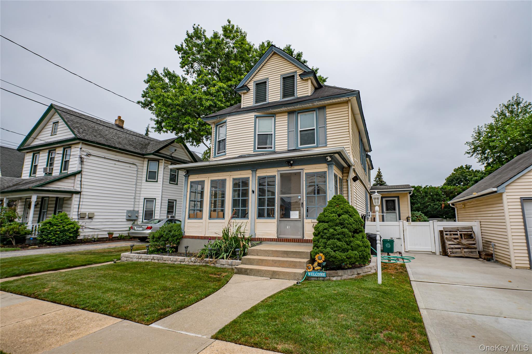 46 Lakewood Boulevard, Lynbrook, NY 11563