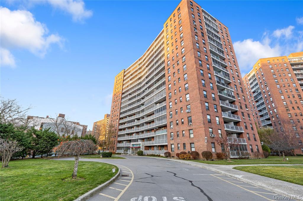 61-35 98th Street N # 11B, Rego Park, NY 11374