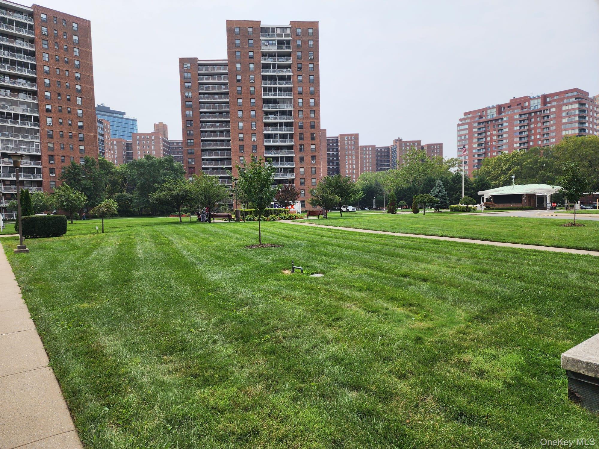 61-35 98th Street N # 11B, Rego Park, NY 11374