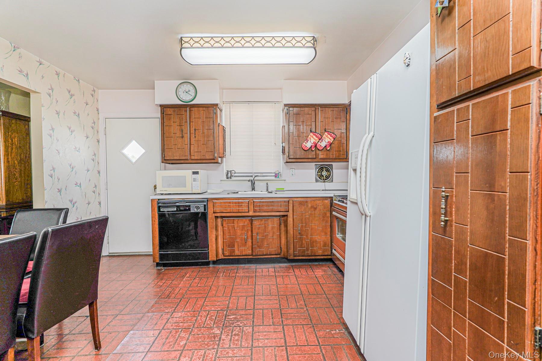 41 Middle Loop Road, Staten Island, NY 10308